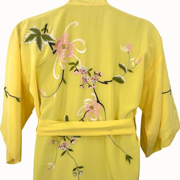 GORGEOUS VINTAGE BRIGHT YELLOW FLORAL EMBROIDERED KIMONO ROBE W/ BELT FROM JAPAN - Picture 2 of 8
